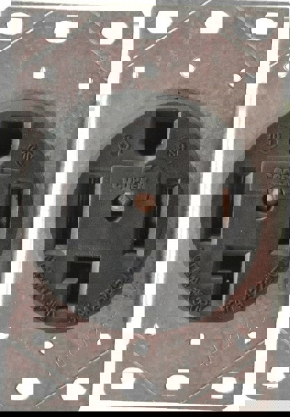 Straight Blade Single Receptacle: NEMA 14-30R, 30 Amps, Ungrounded